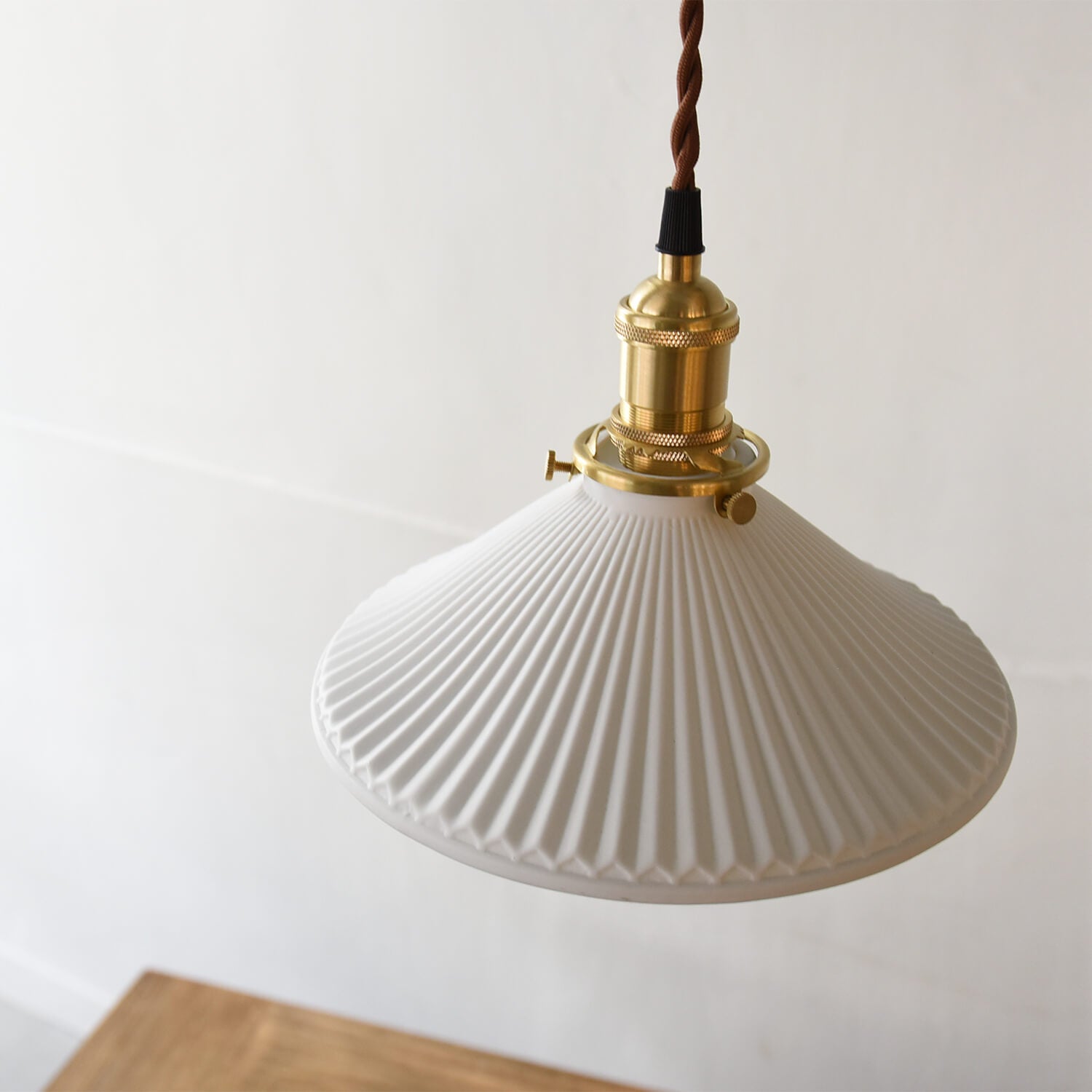 鉄媒染 松のペンダントライト 木製ランプシェード 真鍮ソケット 天井 